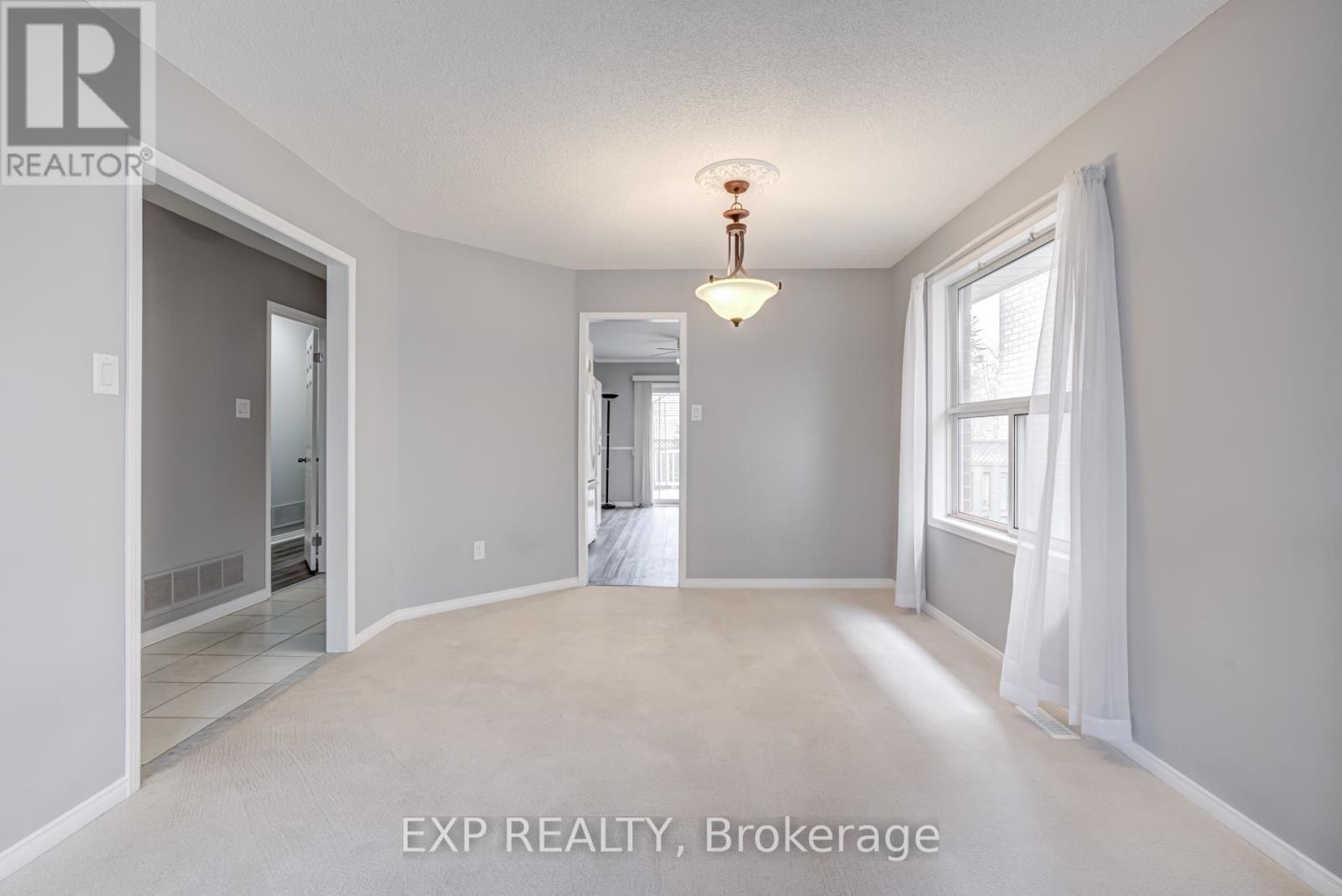 Single Family House Bungalow for Sale in  MCVEIGH DRIVE Barrie (Northwest) 