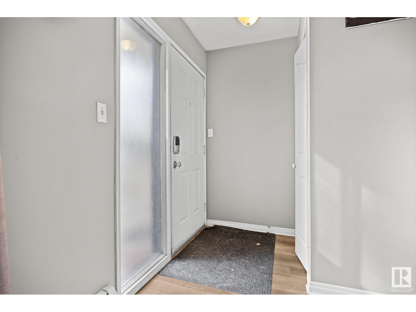 10434 76 AV NW - Image 6