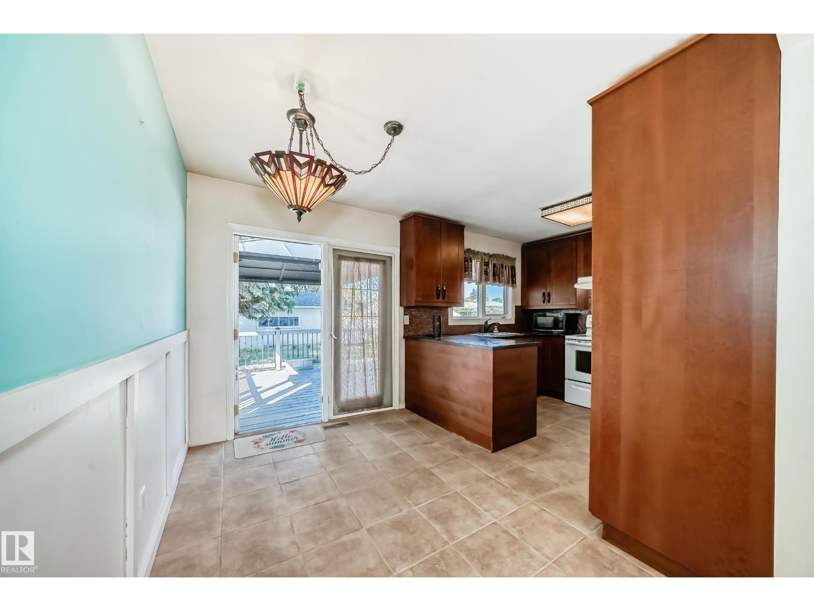 Photo 5 of 6308 144 A Av Nw, Edmonton AB