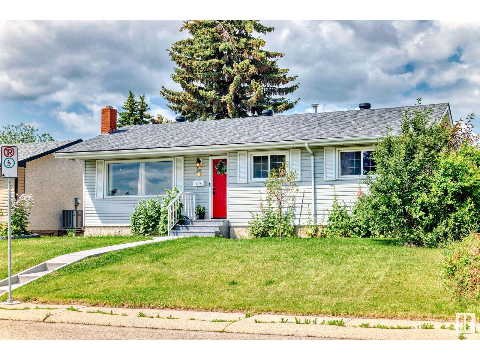 Photo 10 of 6308 144 A Av Nw, Edmonton AB