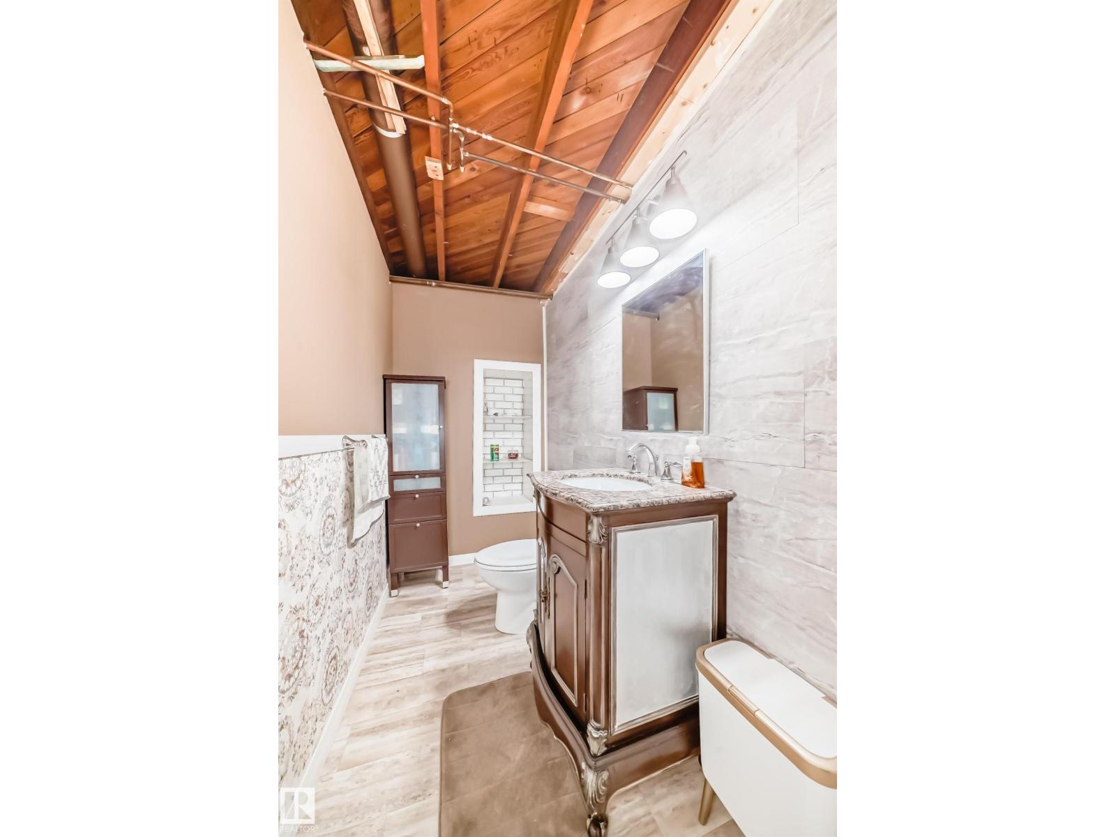 Photo 13 of 6308 144 A Av Nw, Edmonton AB