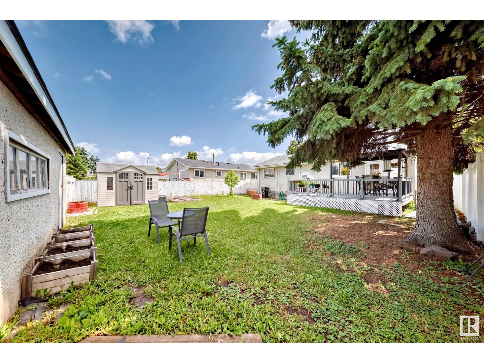 Photo 4 of 6308 144 A Av Nw, Edmonton AB