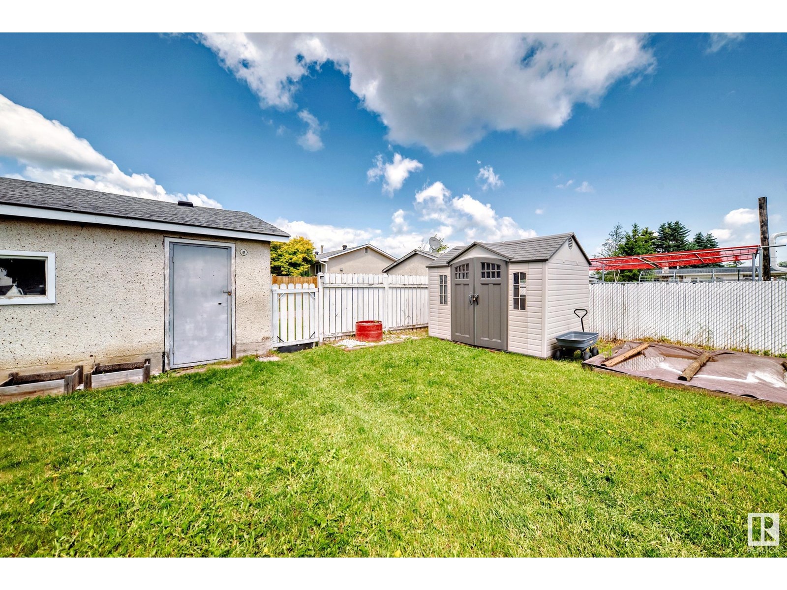Photo 7 of 6308 144 A Av Nw, Edmonton AB