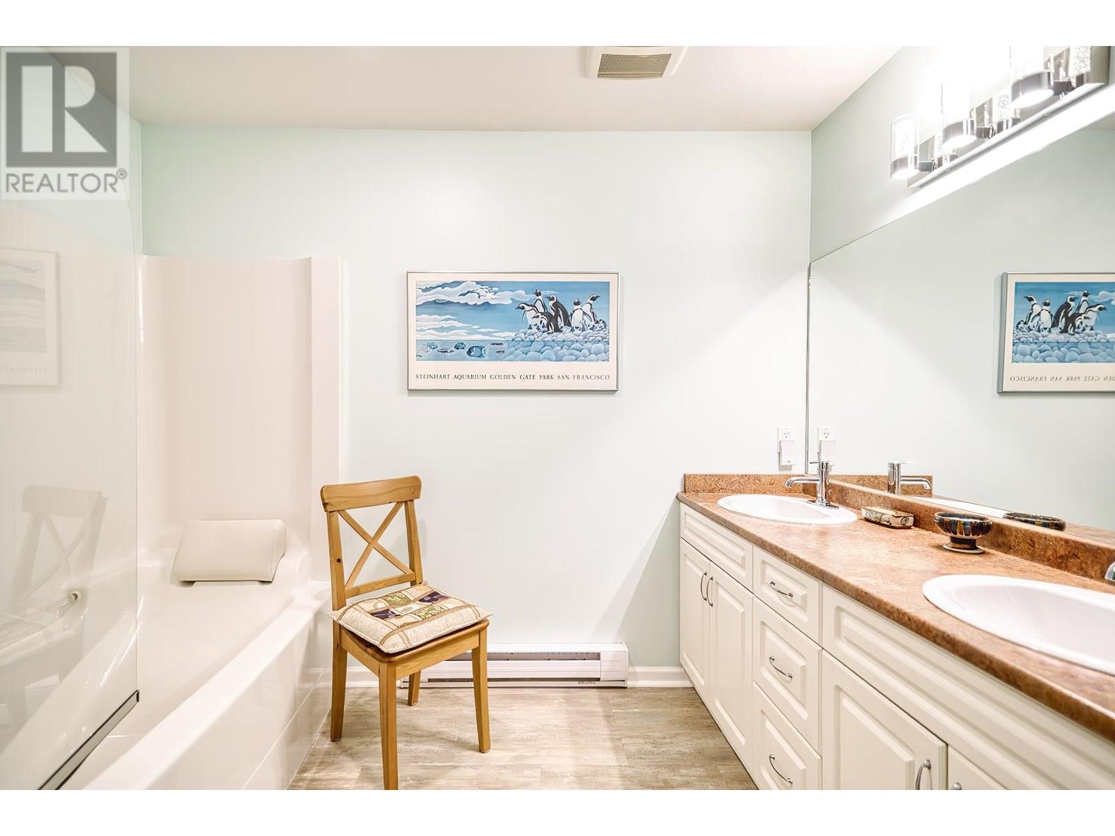 W201 5780 TRAIL AVENUE, Sechelt
