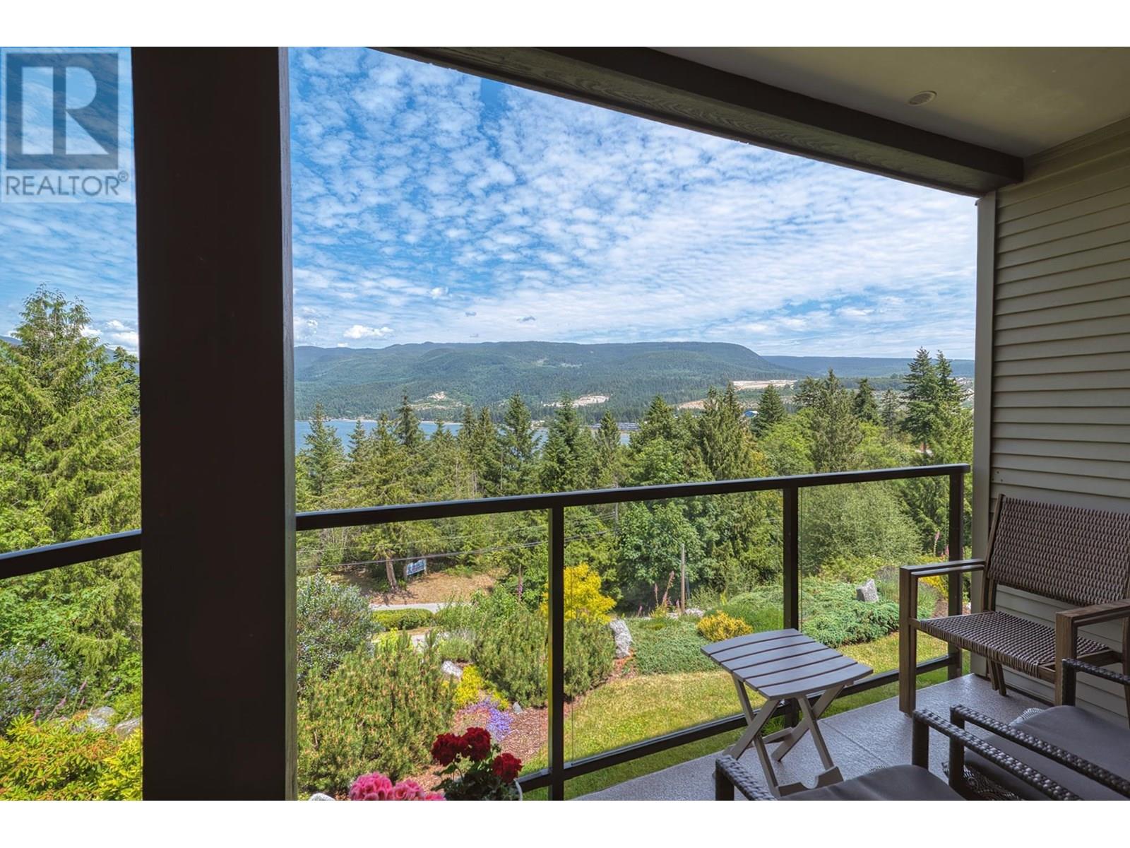 W201 5780 TRAIL AVENUE, Sechelt