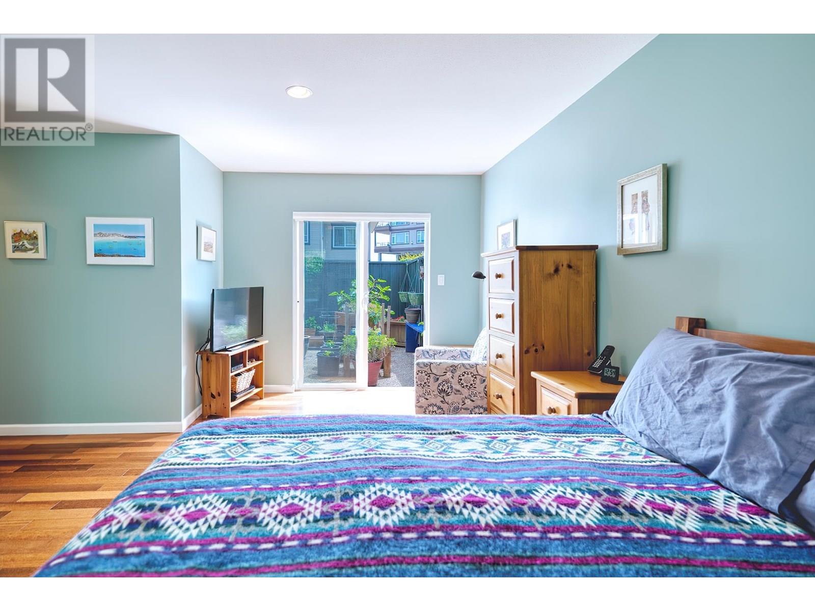 W201 5780 TRAIL AVENUE, Sechelt
