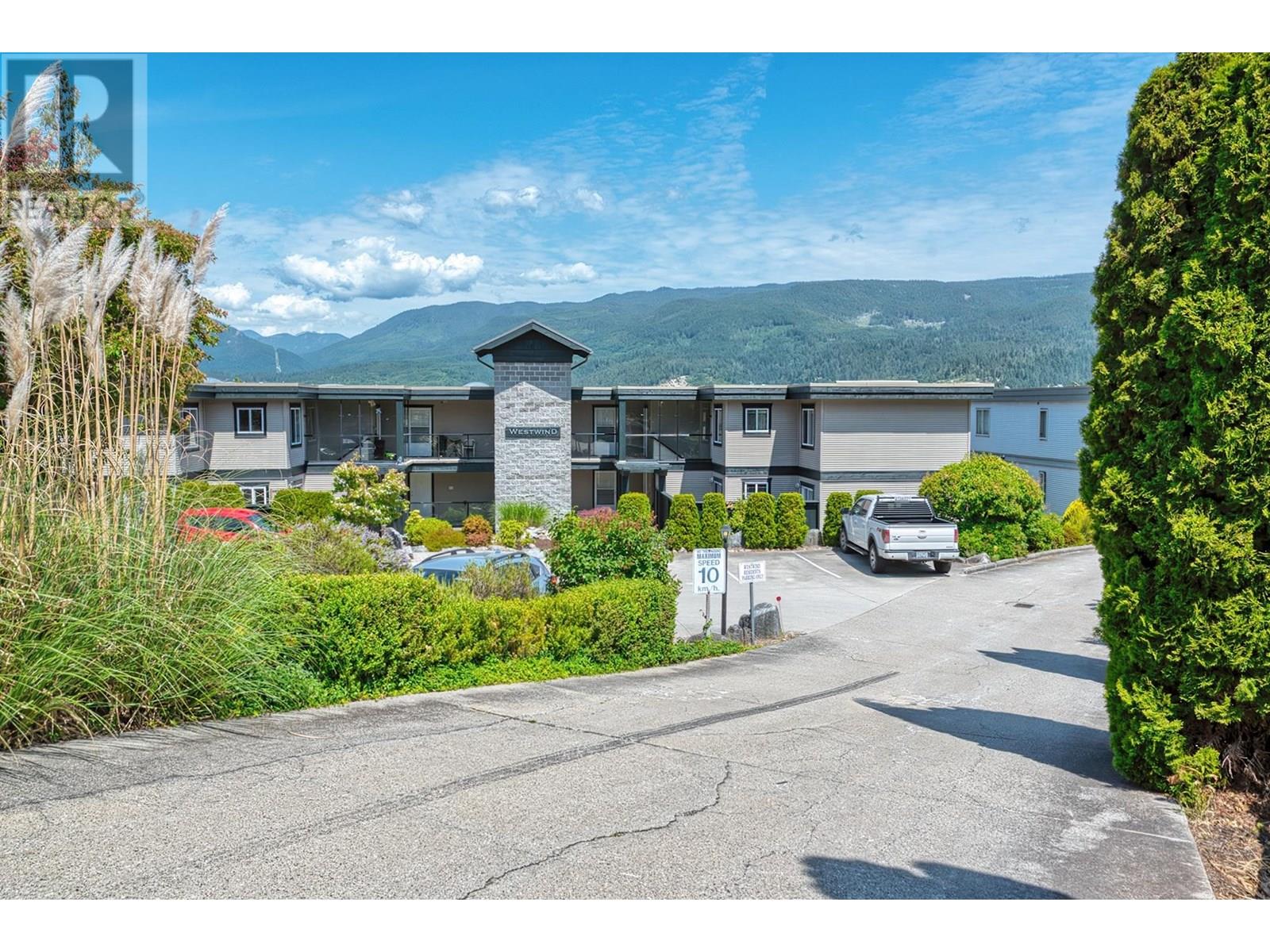 W201 5780 TRAIL AVENUE, Sechelt