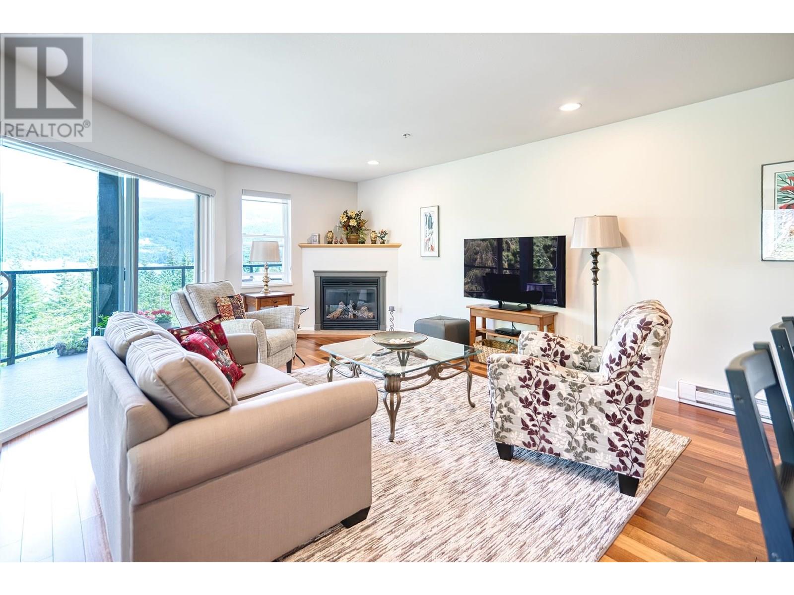 W201 5780 TRAIL AVENUE, Sechelt