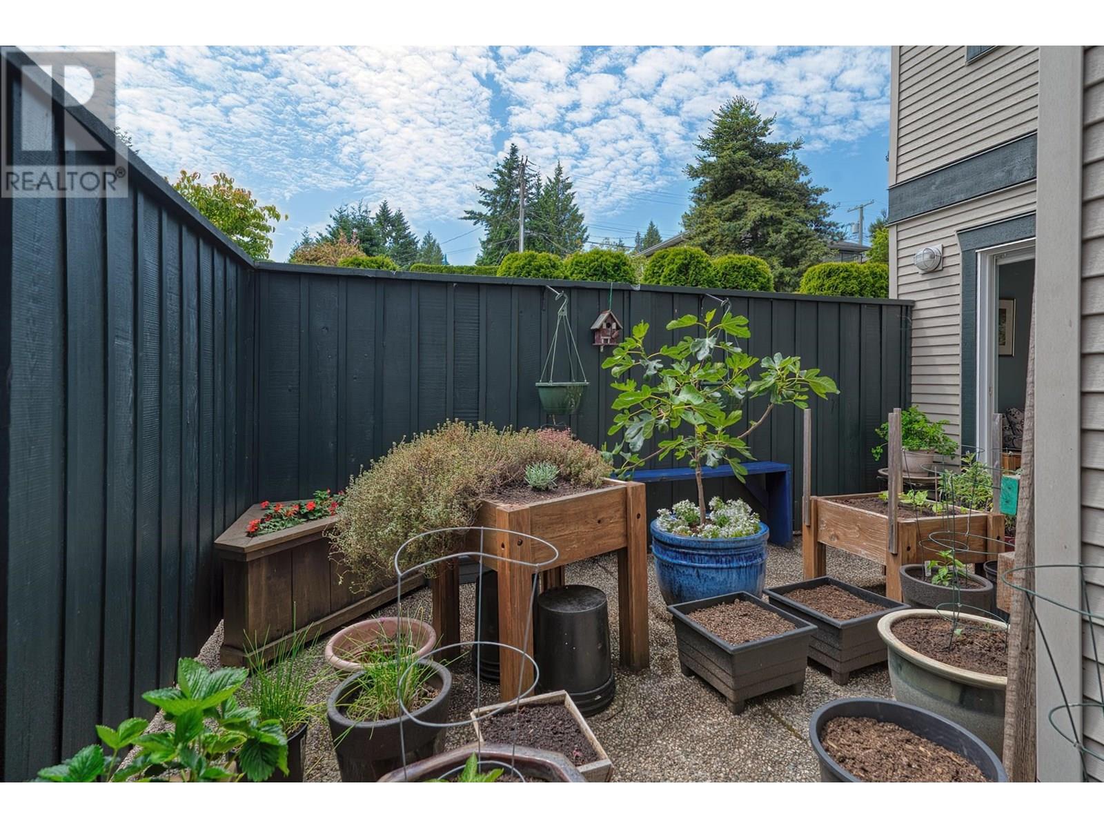 W201 5780 TRAIL AVENUE, Sechelt