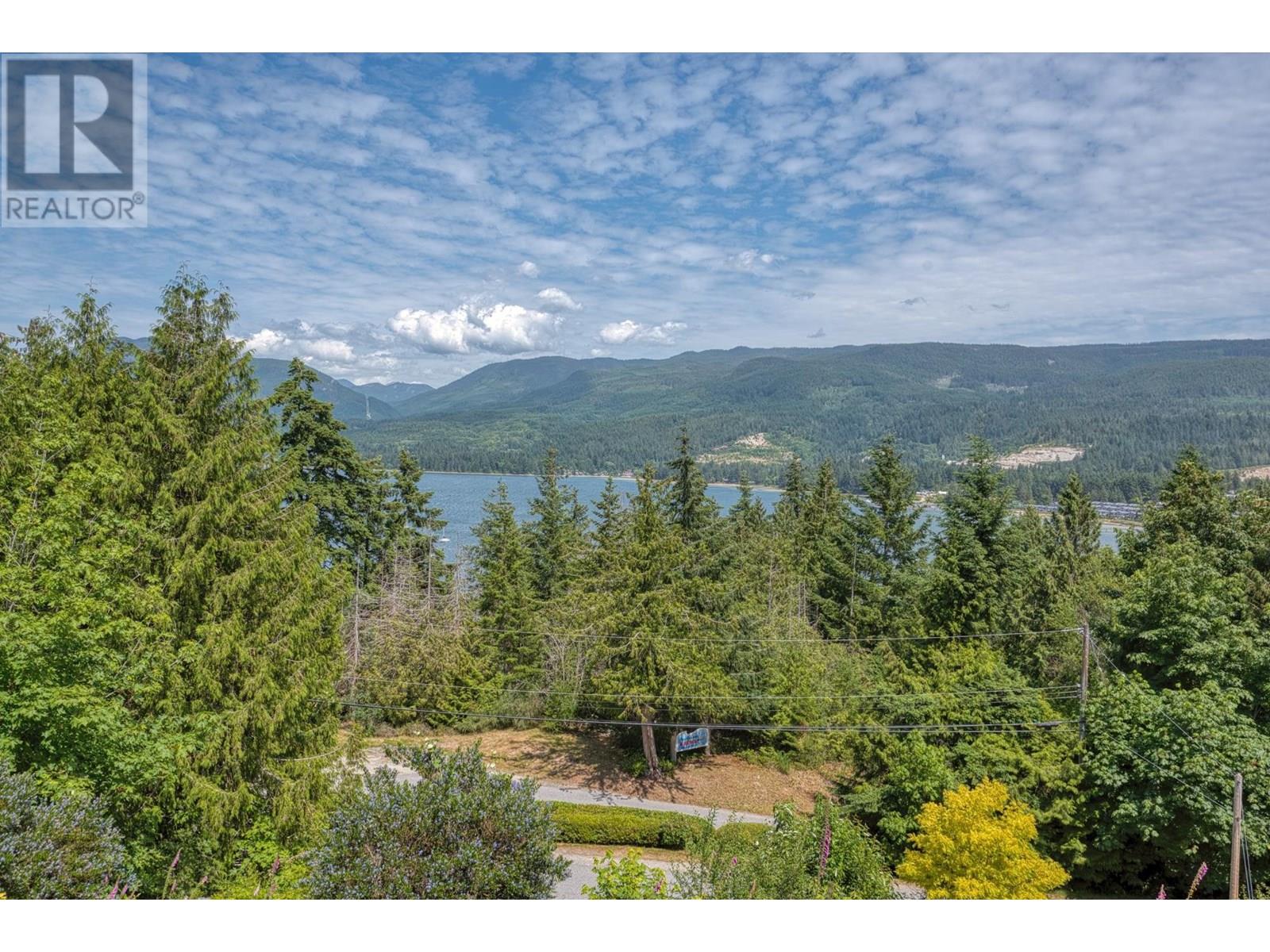 W201 5780 TRAIL AVENUE, Sechelt