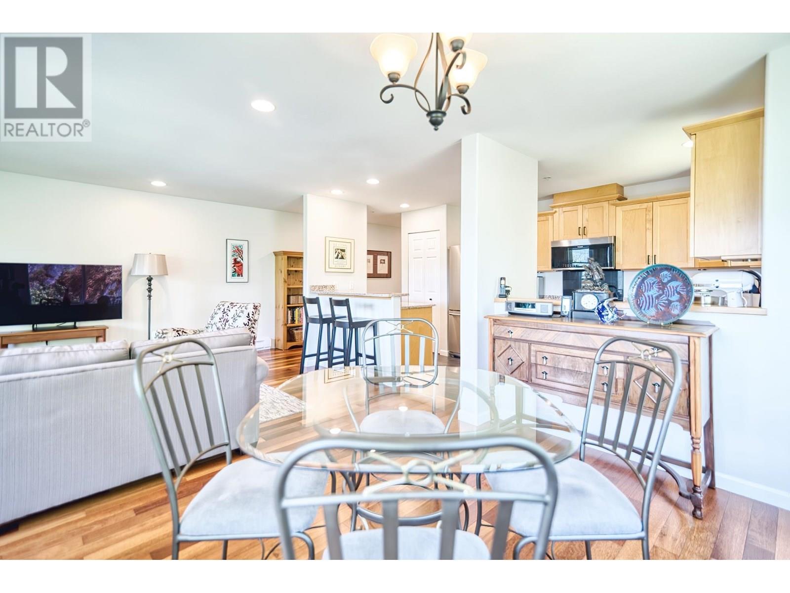 W201 5780 TRAIL AVENUE, Sechelt