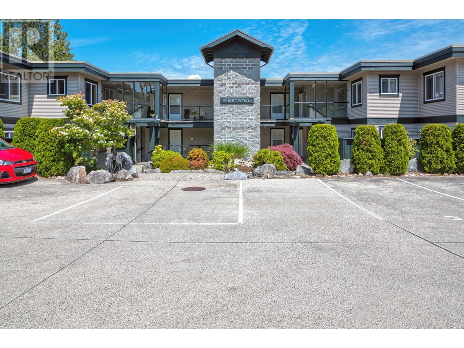 W201 5780 TRAIL AVENUE, Sechelt