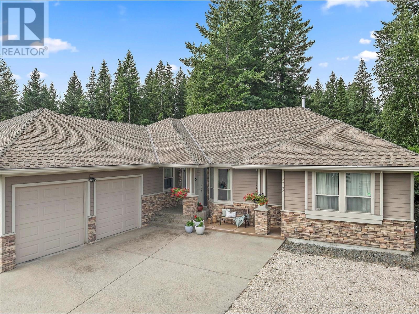 Photo 6 of 2742 Golf Course Drive, Blind Bay BC
