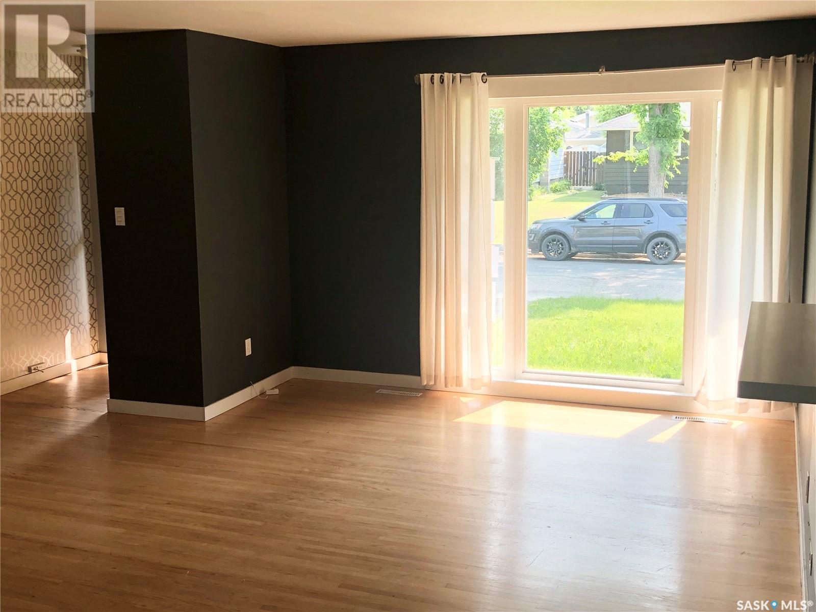 Single Family House Bungalow for Sale in  Empress STREET Regina 