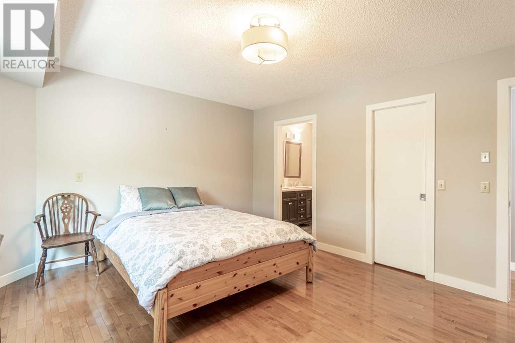 Single Family House Bungalow for Sale in  Palisbriar Park SW Palliser Calgary 