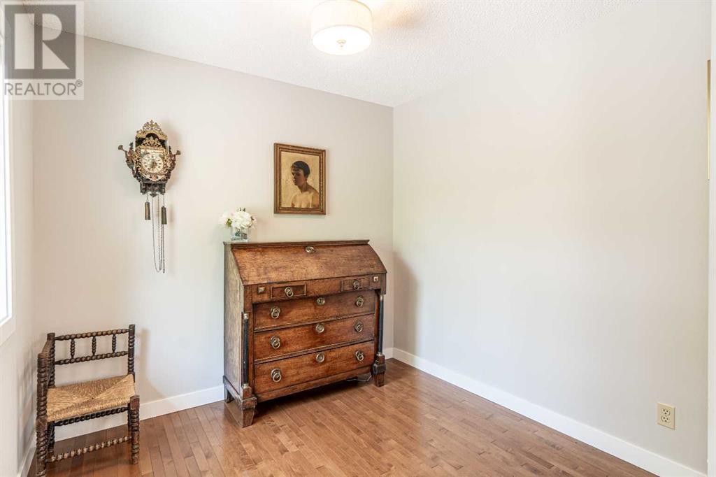 Single Family House Bungalow for Sale in  Palisbriar Park SW Palliser Calgary 