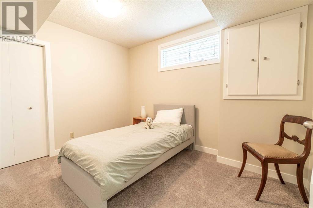 Single Family House Bungalow for Sale in  Palisbriar Park SW Palliser Calgary 