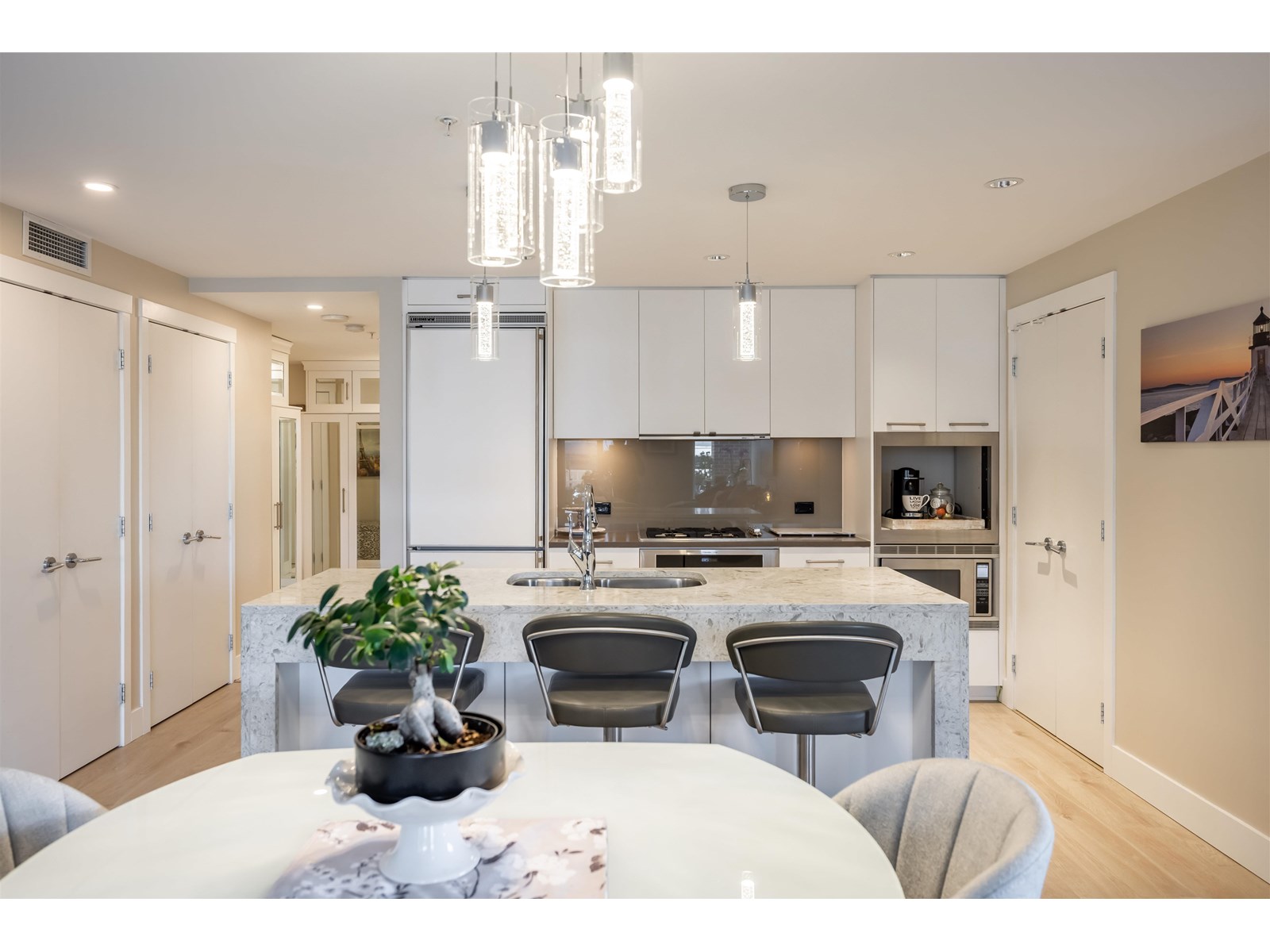 204 15152 RUSSELL AVENUE, White Rock
