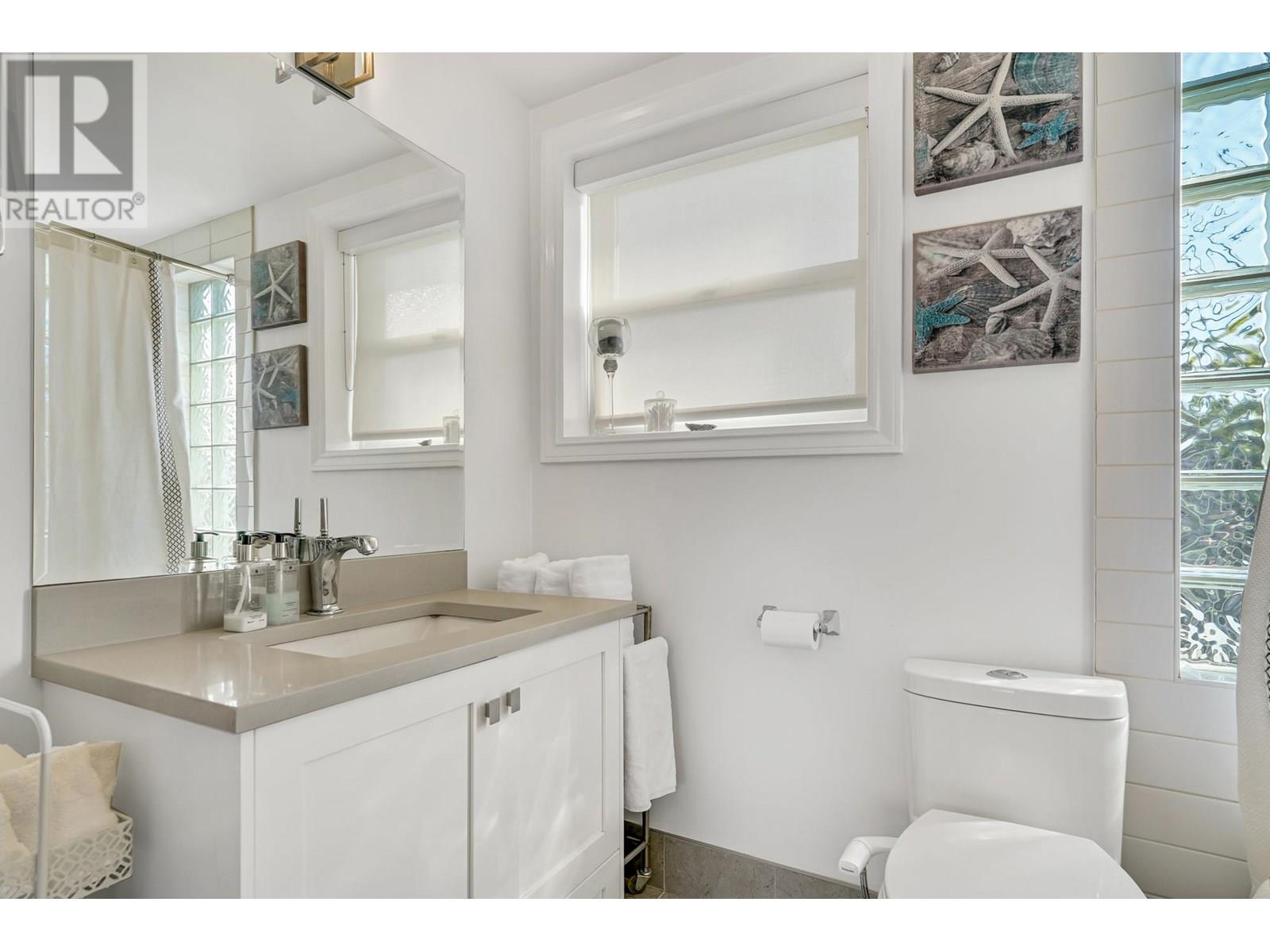 Photo 28 of 4218 W 10th Avenue, Vancouver BC