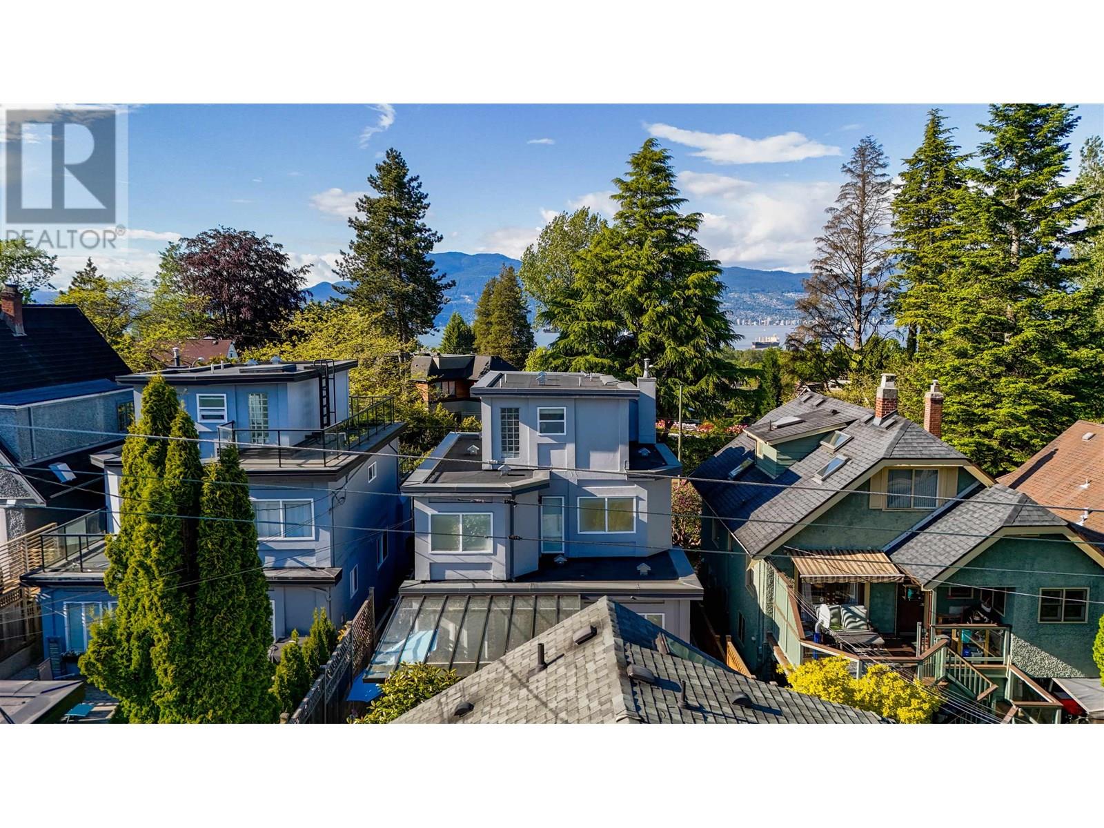 Photo 11 of 4218 W 10th Avenue, Vancouver BC