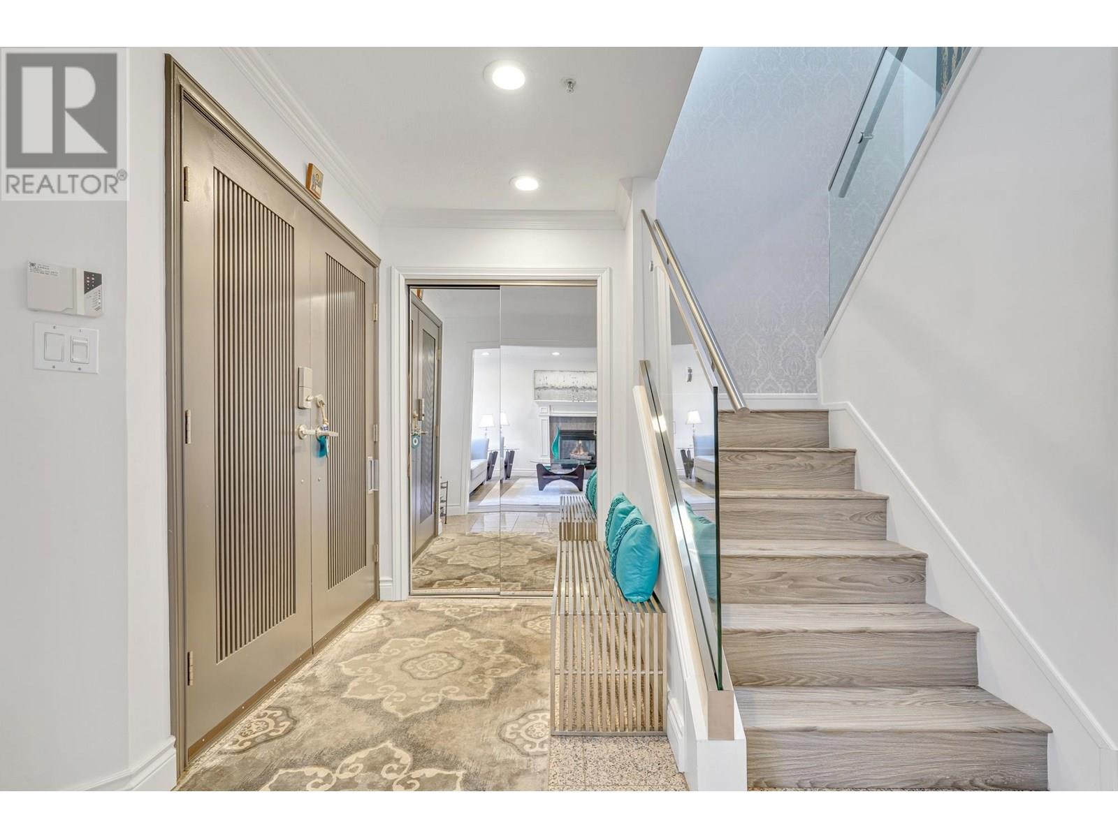 Photo 10 of 4218 W 10th Avenue, Vancouver BC