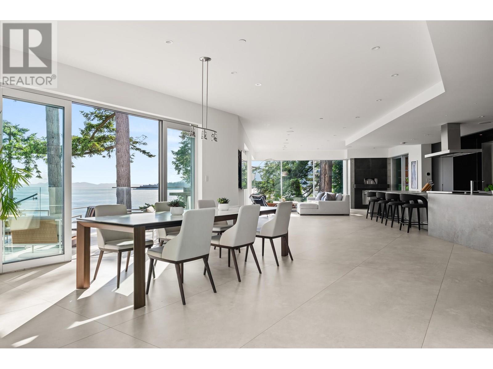 Photo 10 of 5225 Gulf Place, West Vancouver BC