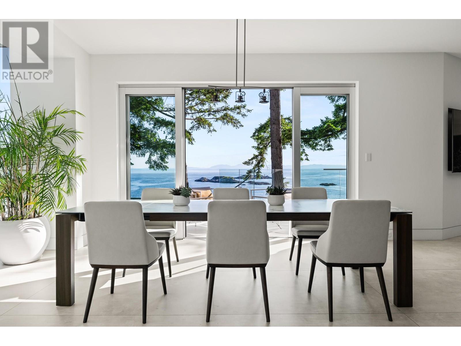 Photo 15 of 5225 Gulf Place, West Vancouver BC