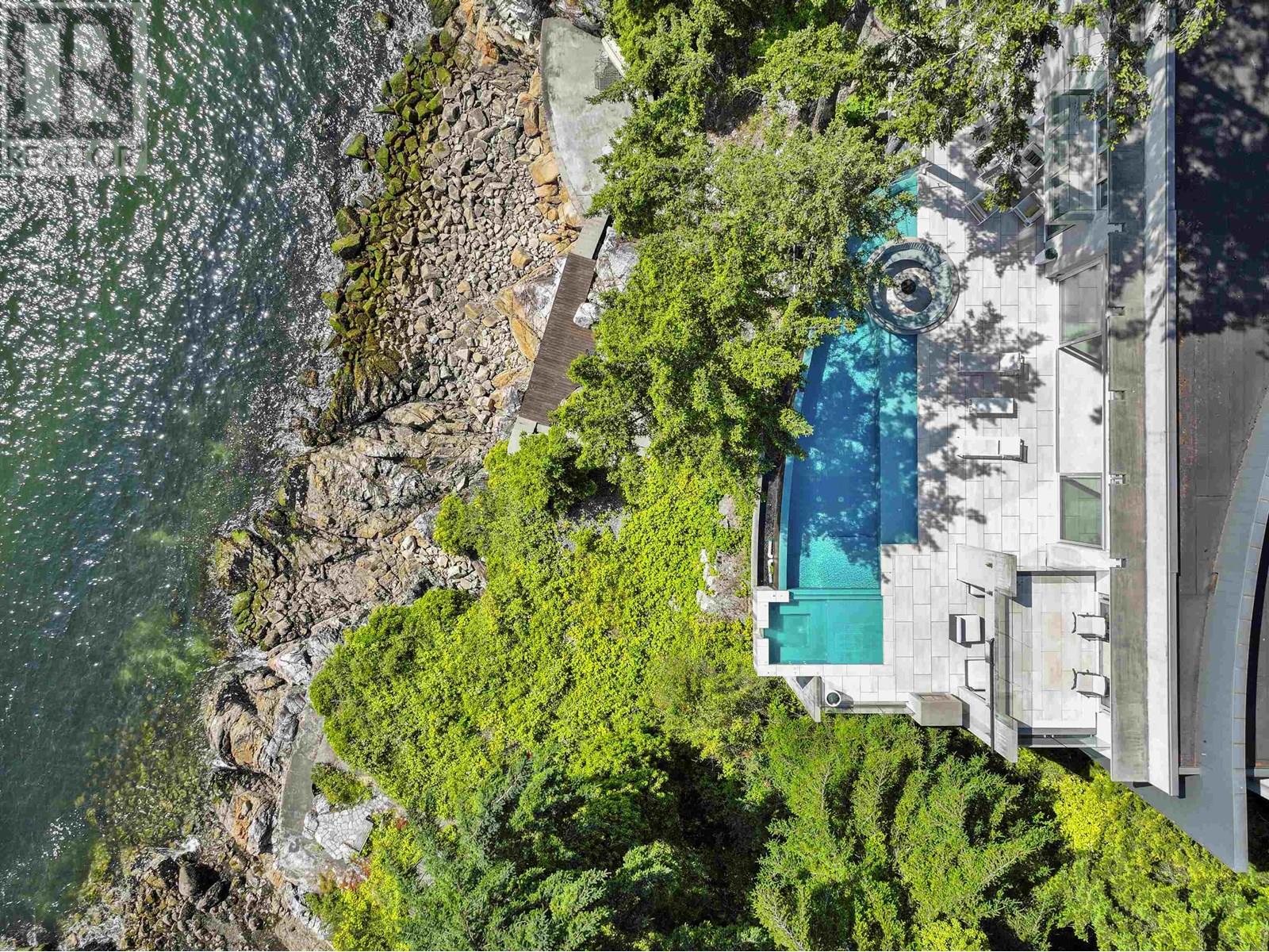 Photo 3 of 5225 Gulf Place, West Vancouver BC