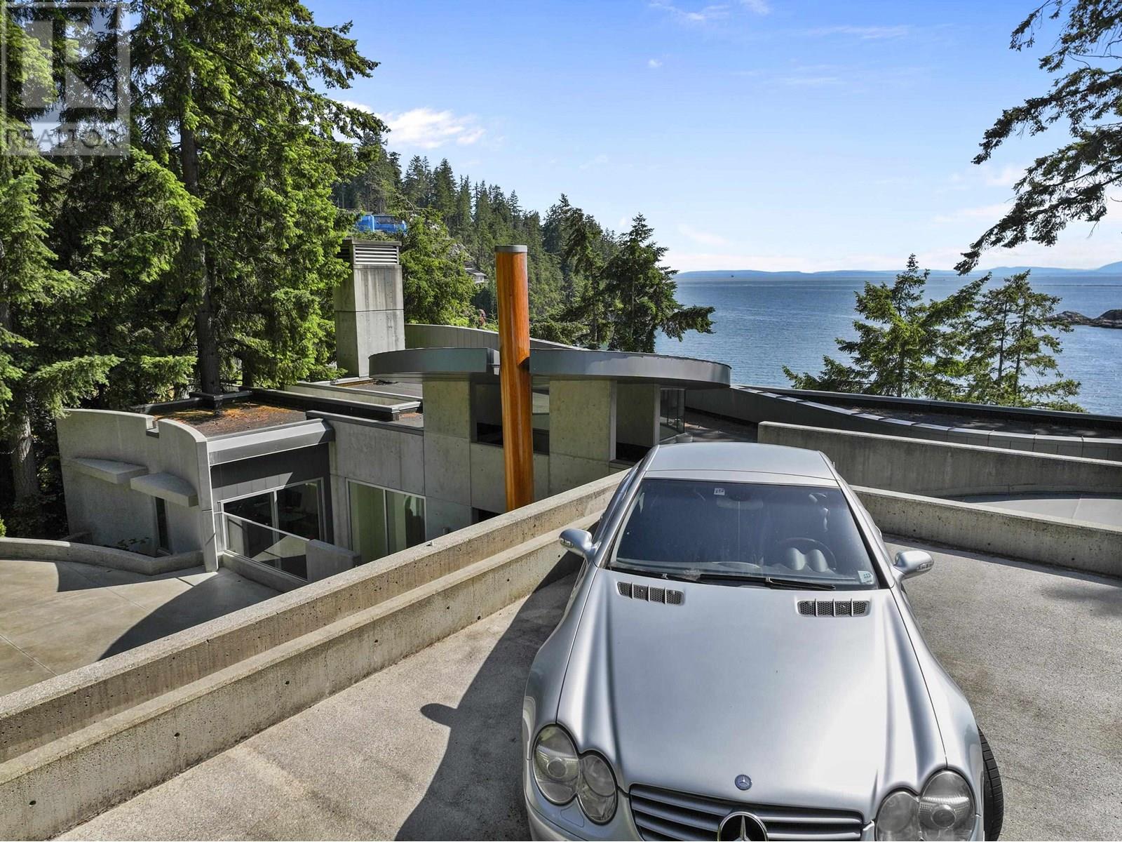 Photo 38 of 5225 Gulf Place, West Vancouver BC