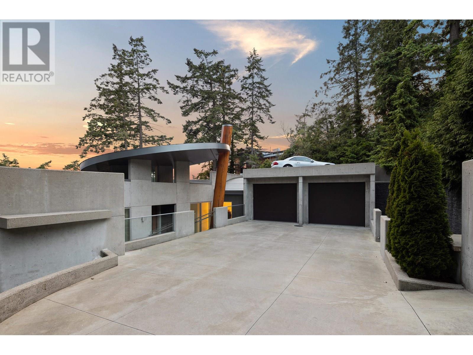 Photo 39 of 5225 Gulf Place, West Vancouver BC