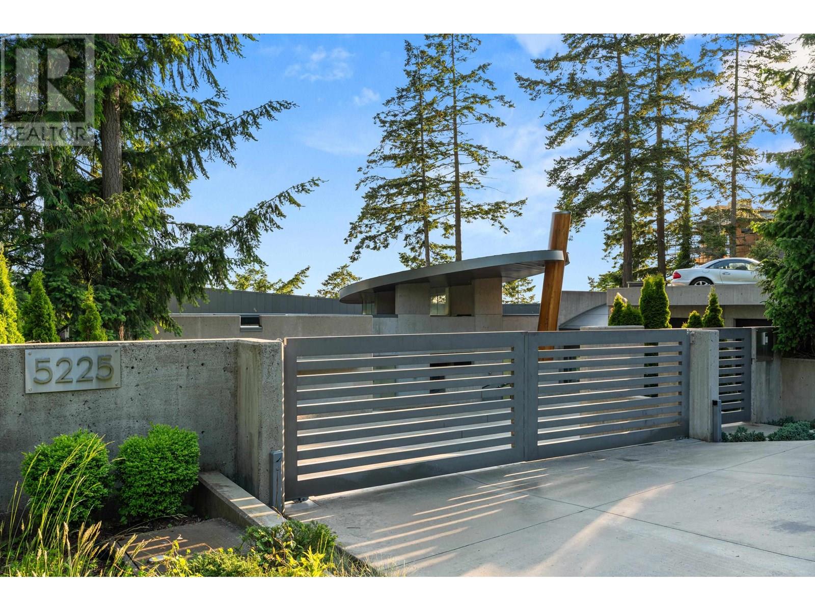 Photo 40 of 5225 Gulf Place, West Vancouver BC