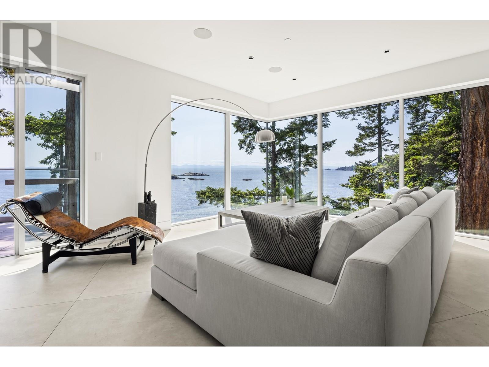 Photo 7 of 5225 Gulf Place, West Vancouver BC