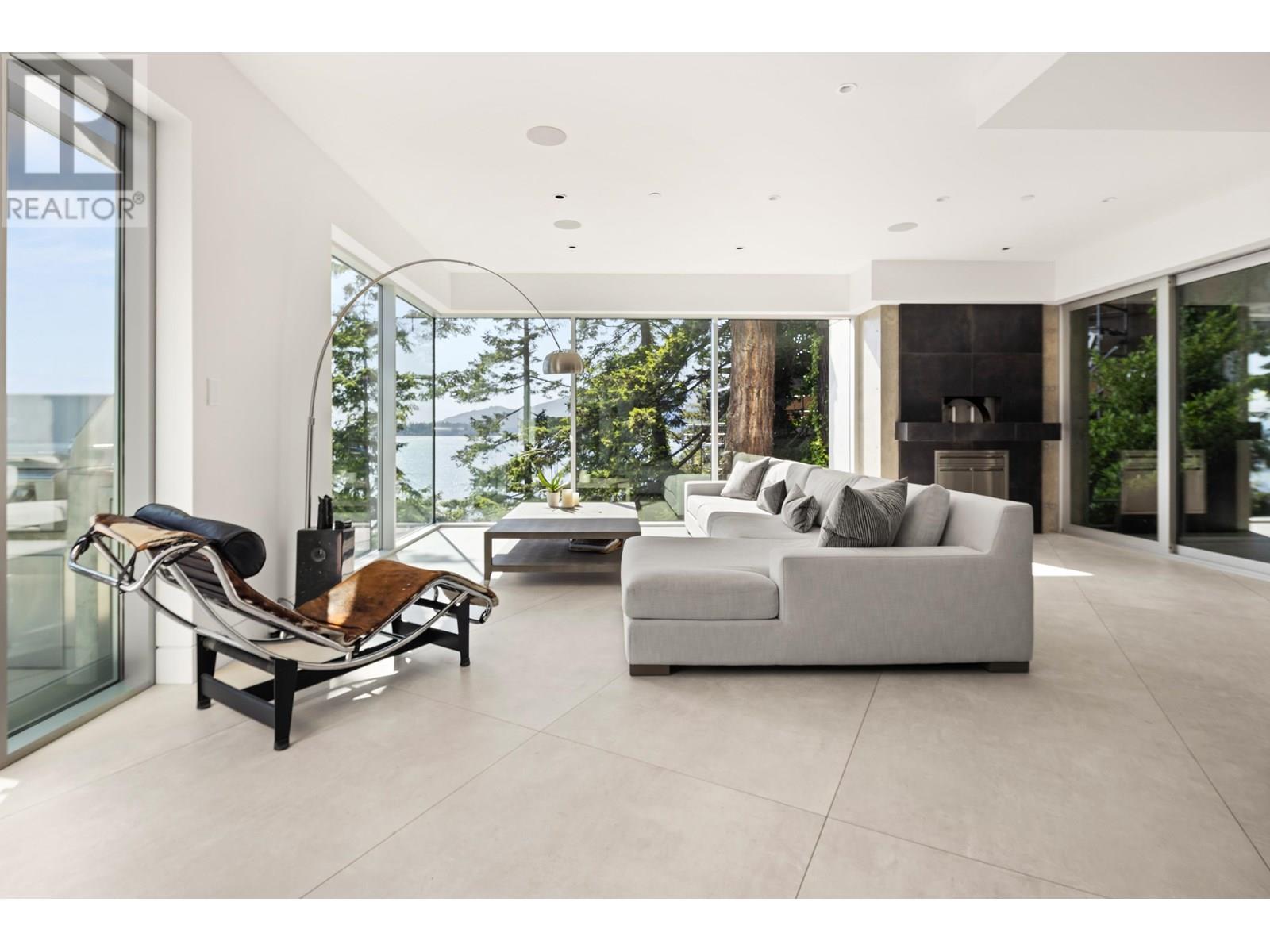 Photo 9 of 5225 Gulf Place, West Vancouver BC