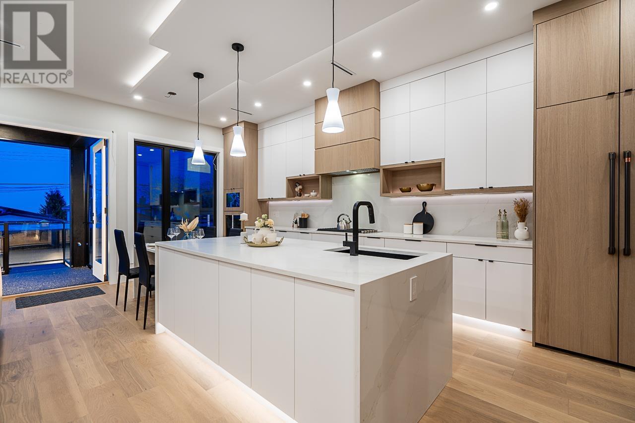 Photo 9 of 81 Grosvenor Avenue, Burnaby BC