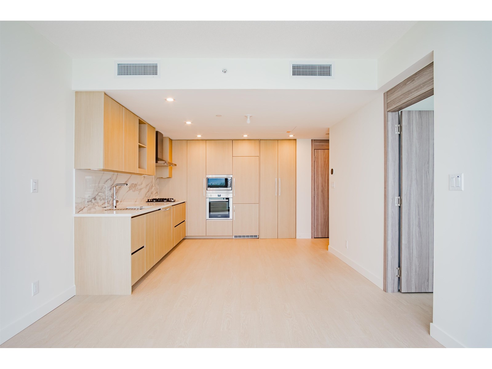 Photo 6 of 2511 13778 100 Avenue, Surrey BC