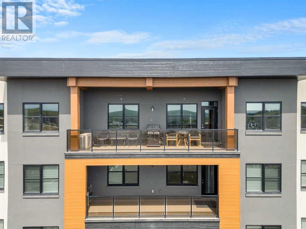 Single Family House for Sale in    Avenue SW Springbank Hill Calgary 