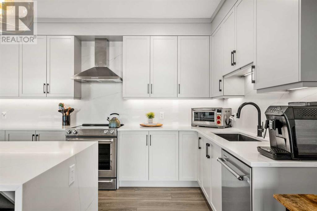 Single Family House for Sale in    Avenue SW Springbank Hill Calgary 