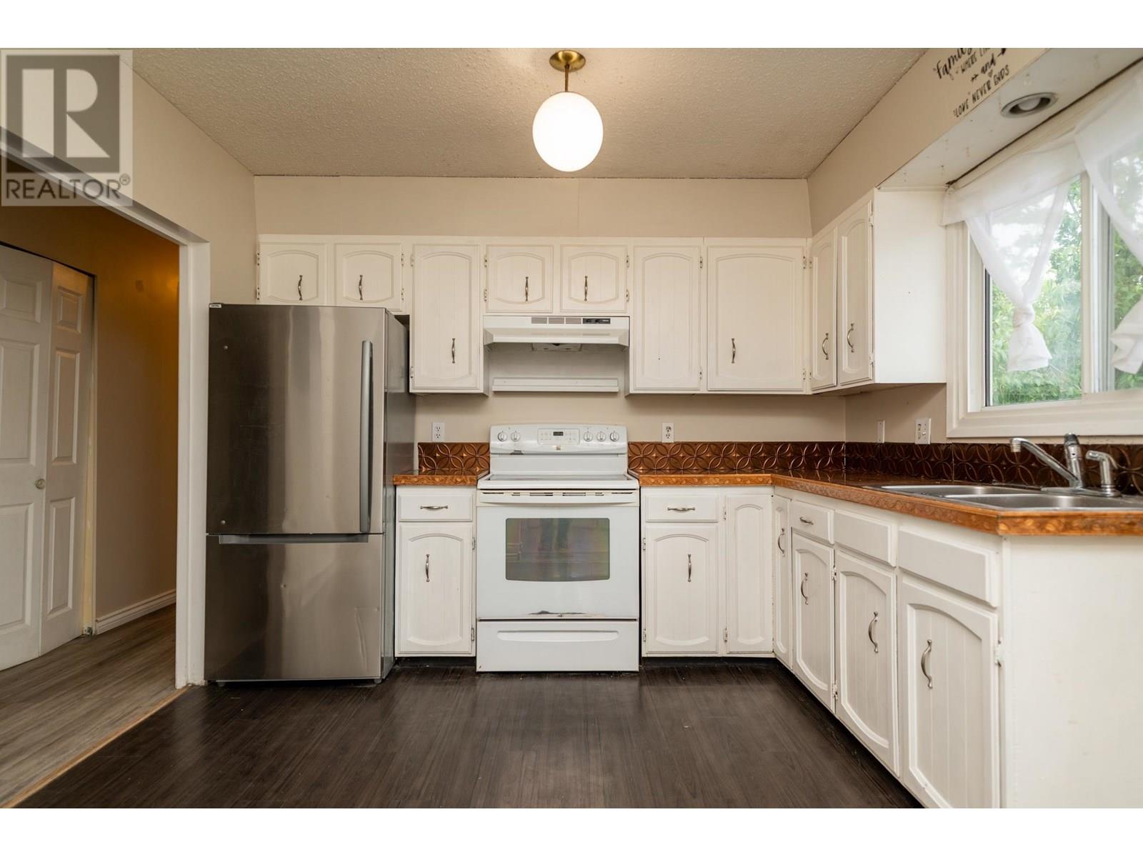 Photo 17 of 4090 15th Avenue, Prince George BC