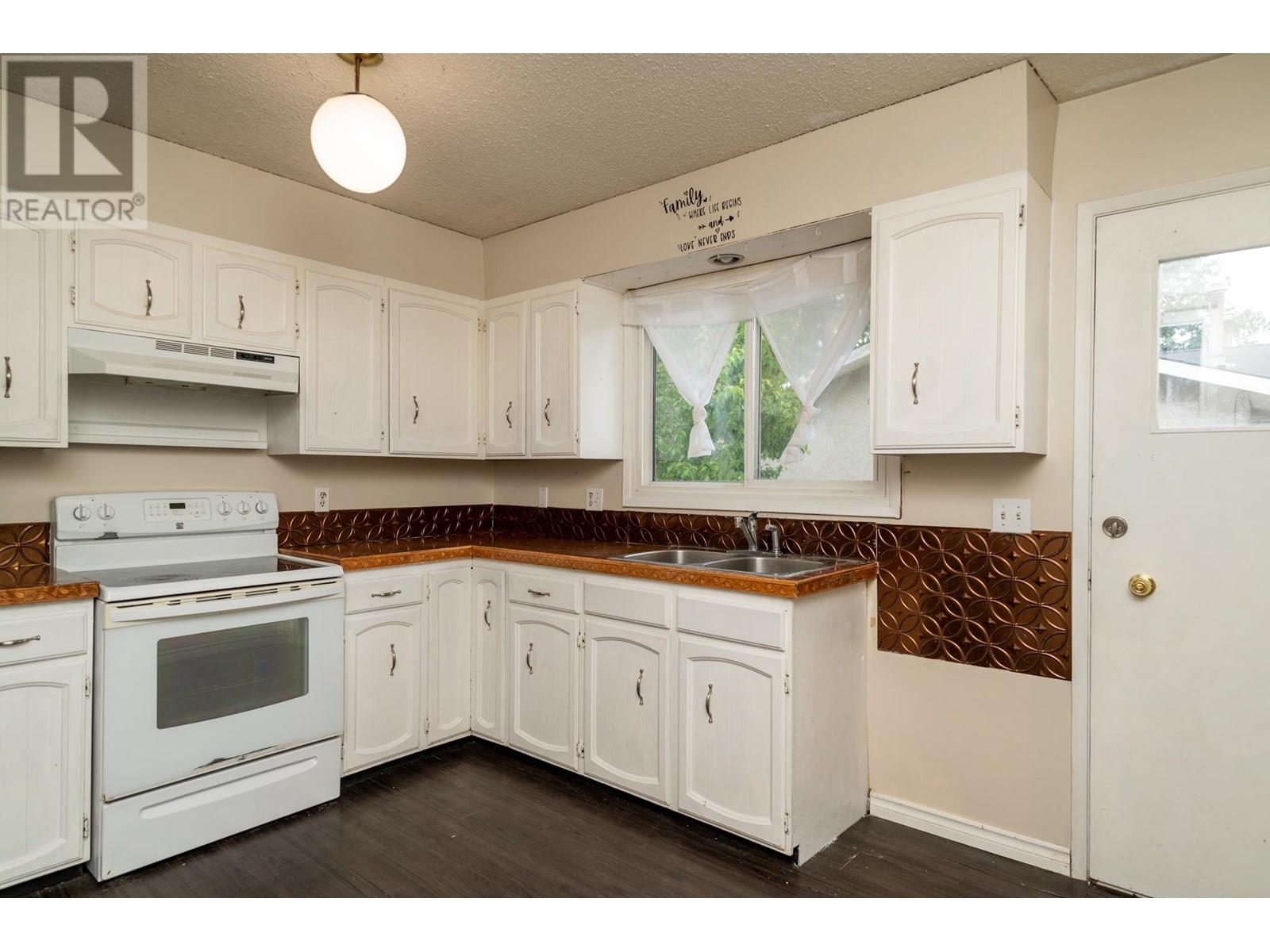 Photo 3 of 4090 15th Avenue, Prince George BC