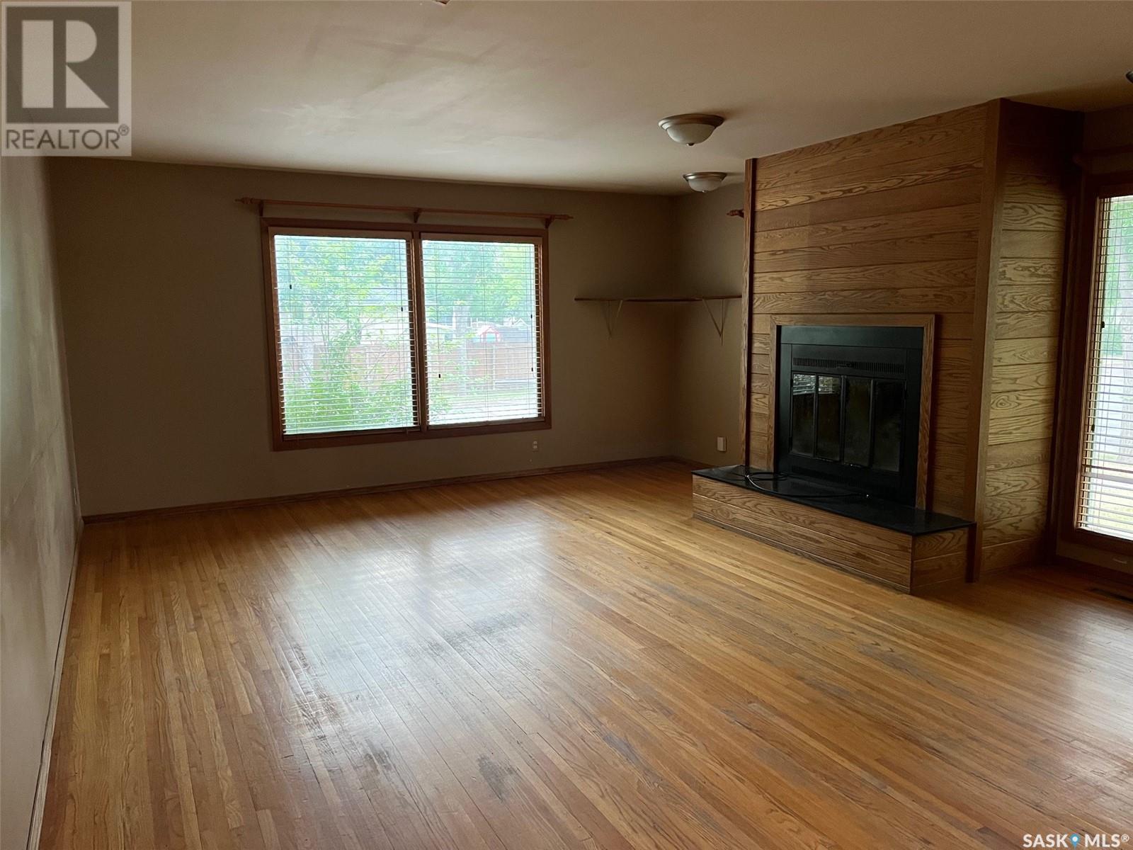 Photo 45 of 504 10th Street, Weyburn SK