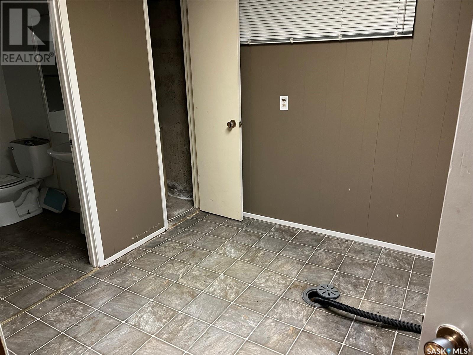 Photo 20 of 504 10th Street, Weyburn SK