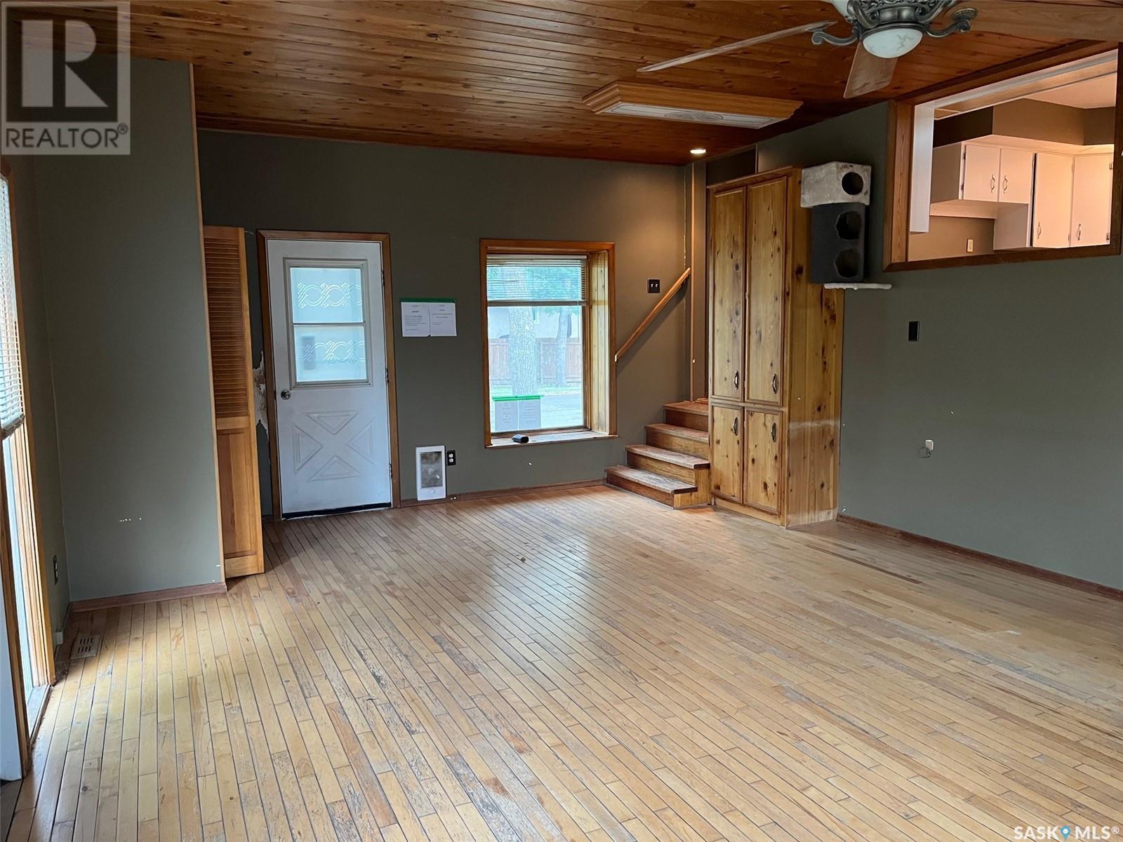 Photo 24 of 504 10th Street, Weyburn SK