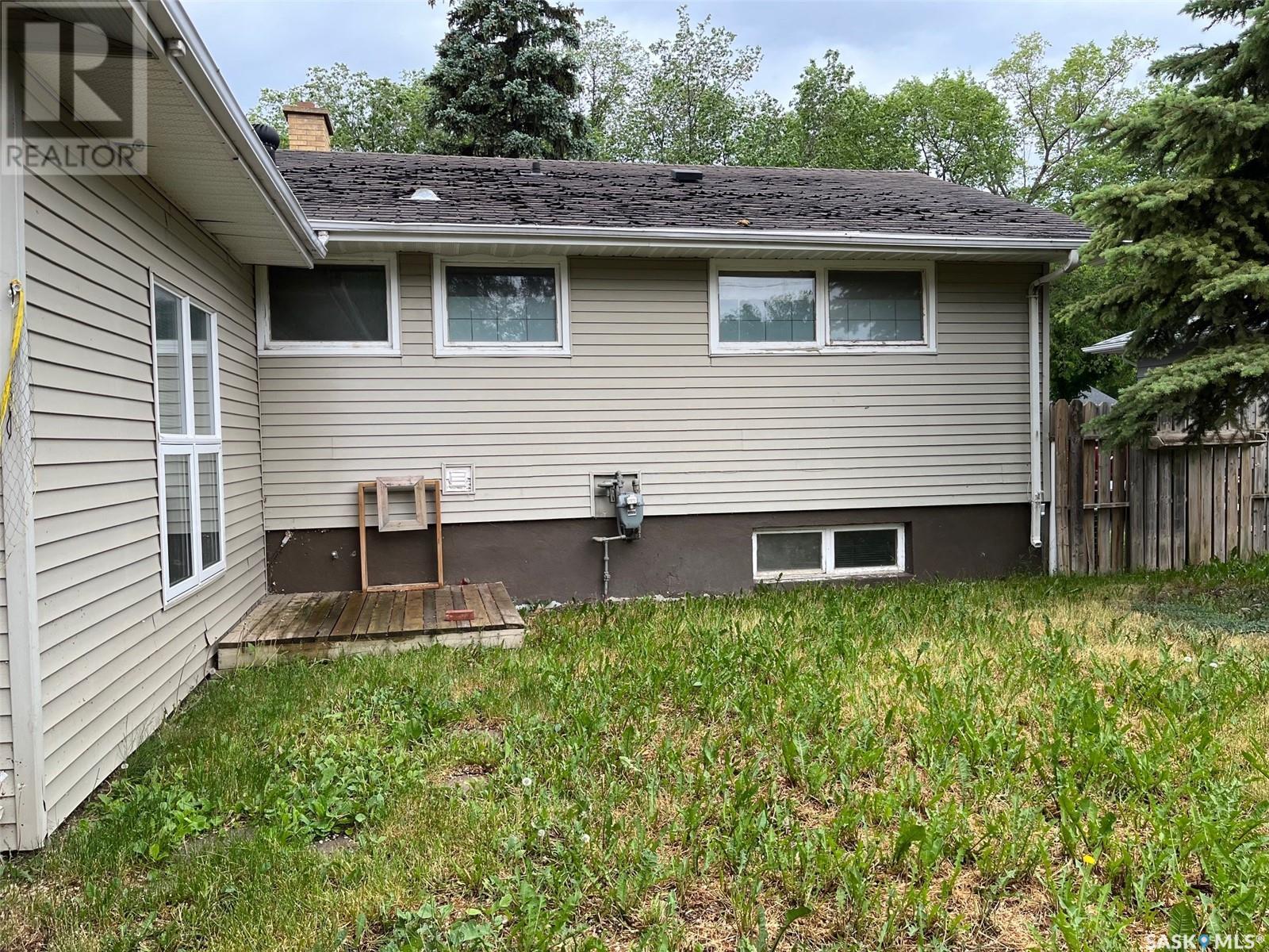 Photo 31 of 504 10th Street, Weyburn SK