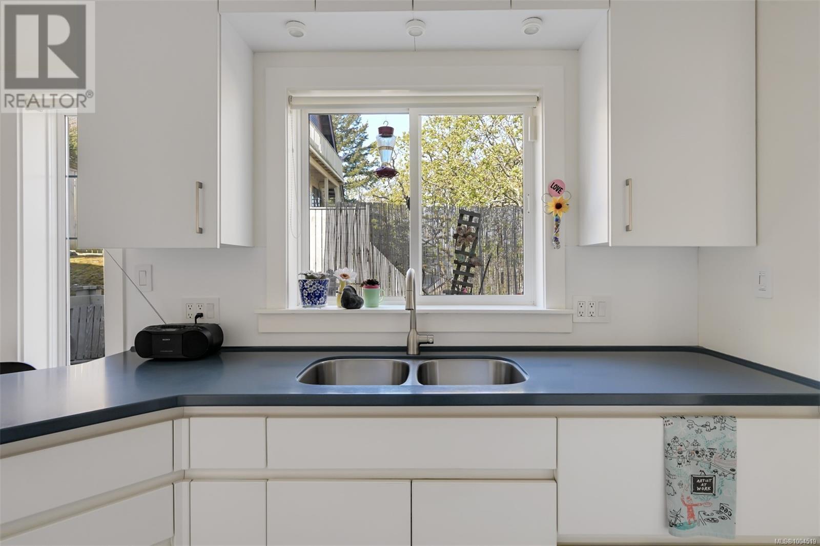 Single Family House Character for Sale in  Verrinder Ave Victoria 