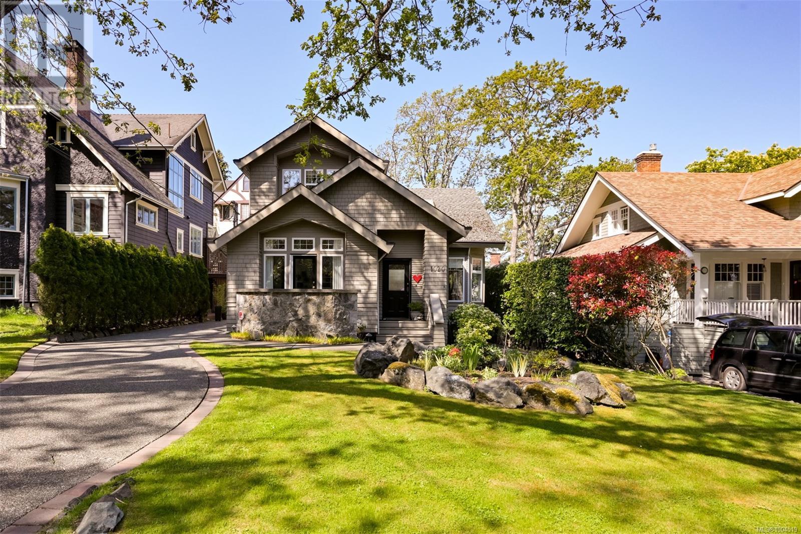 Single Family House Character for Sale in  Verrinder Ave Victoria 