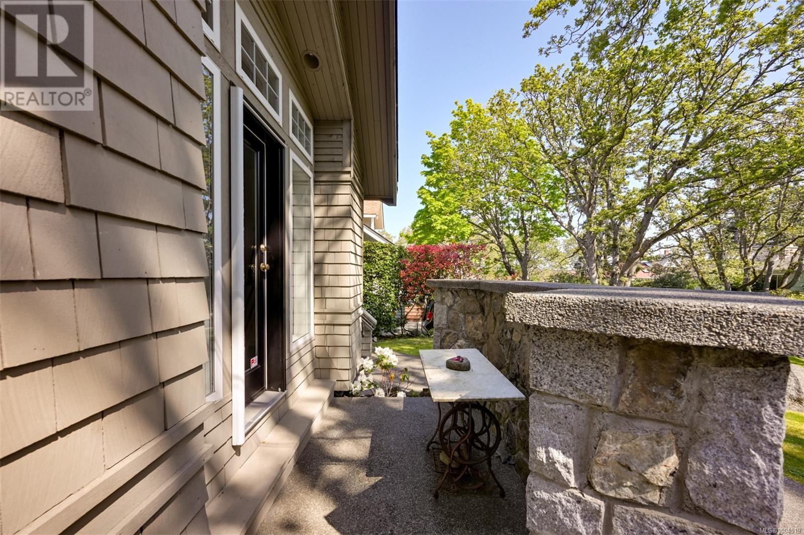 Single Family House Character for Sale in  Verrinder Ave Victoria 