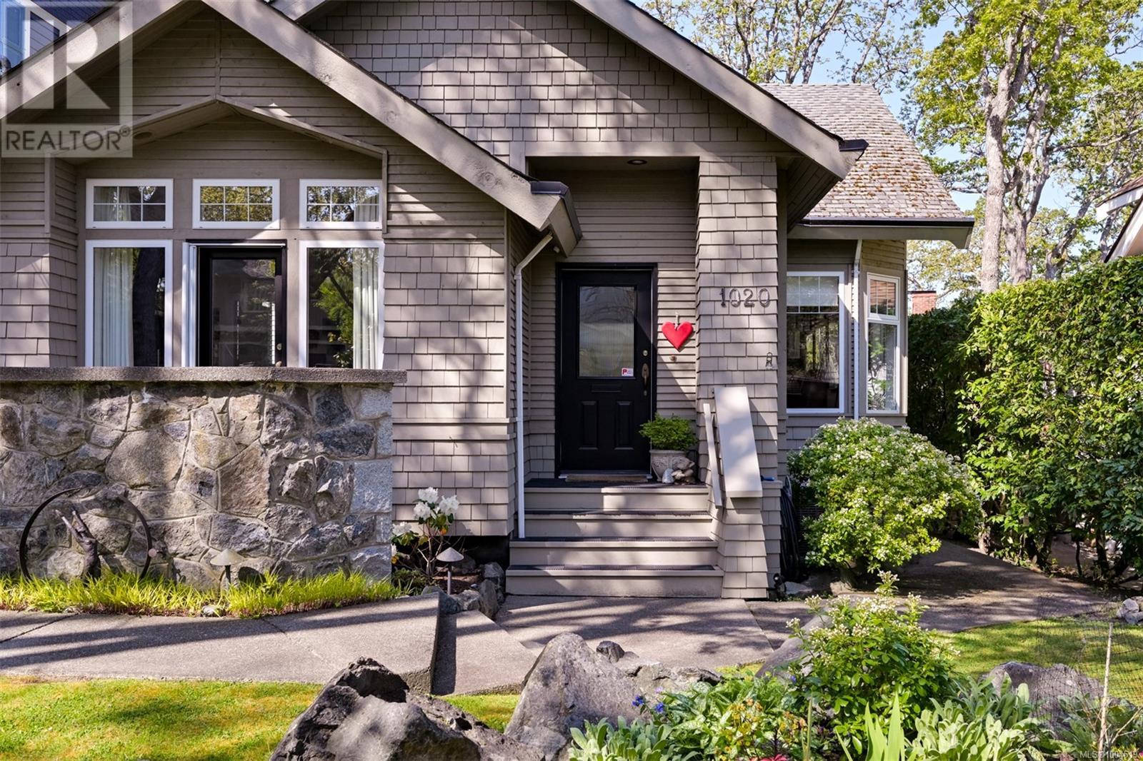 Single Family House Character for Sale in  Verrinder Ave Victoria 