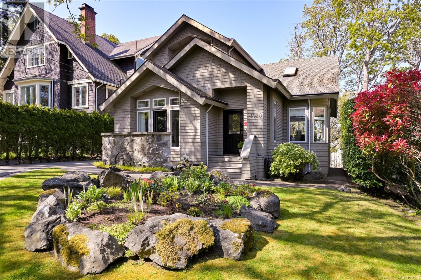 Single Family House Character for Sale in  Verrinder Ave Victoria 