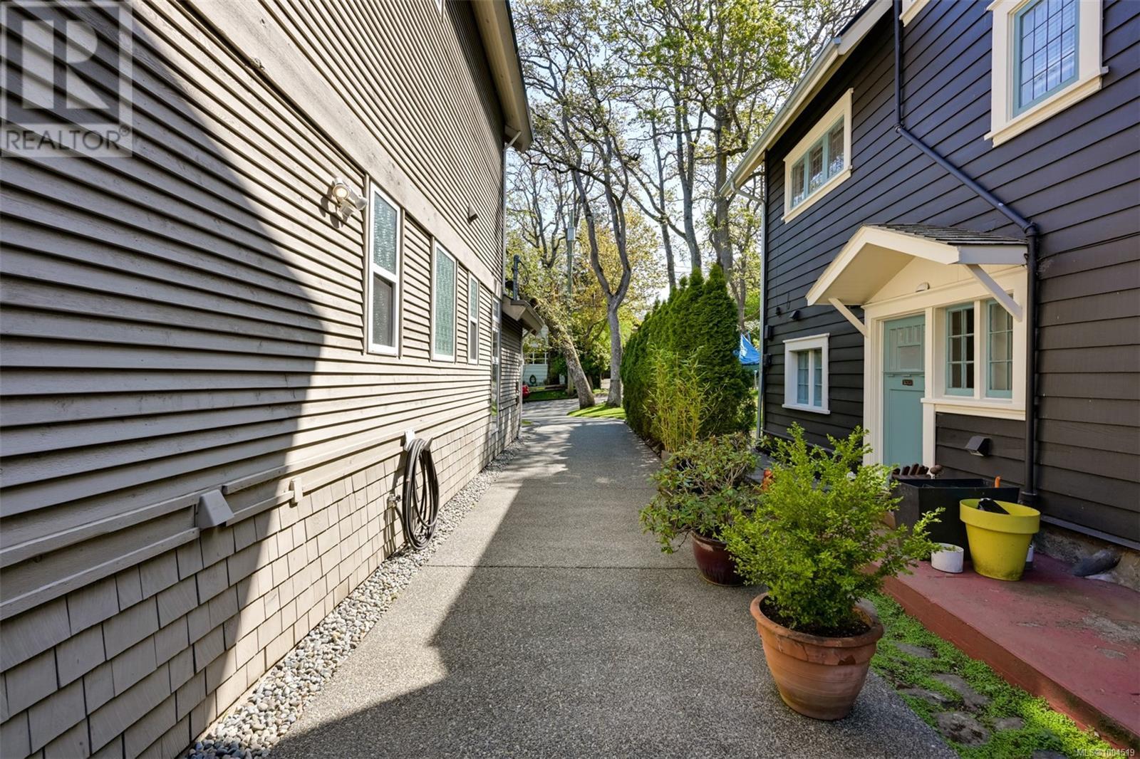 Single Family House Character for Sale in  Verrinder Ave Victoria 