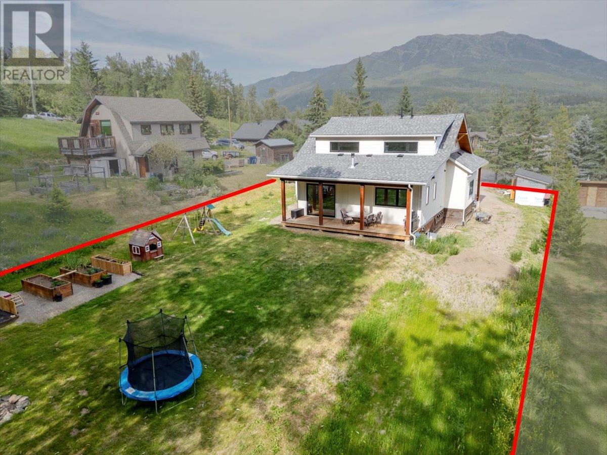 Photo 8 of 106 Sparling Road, Fernie BC